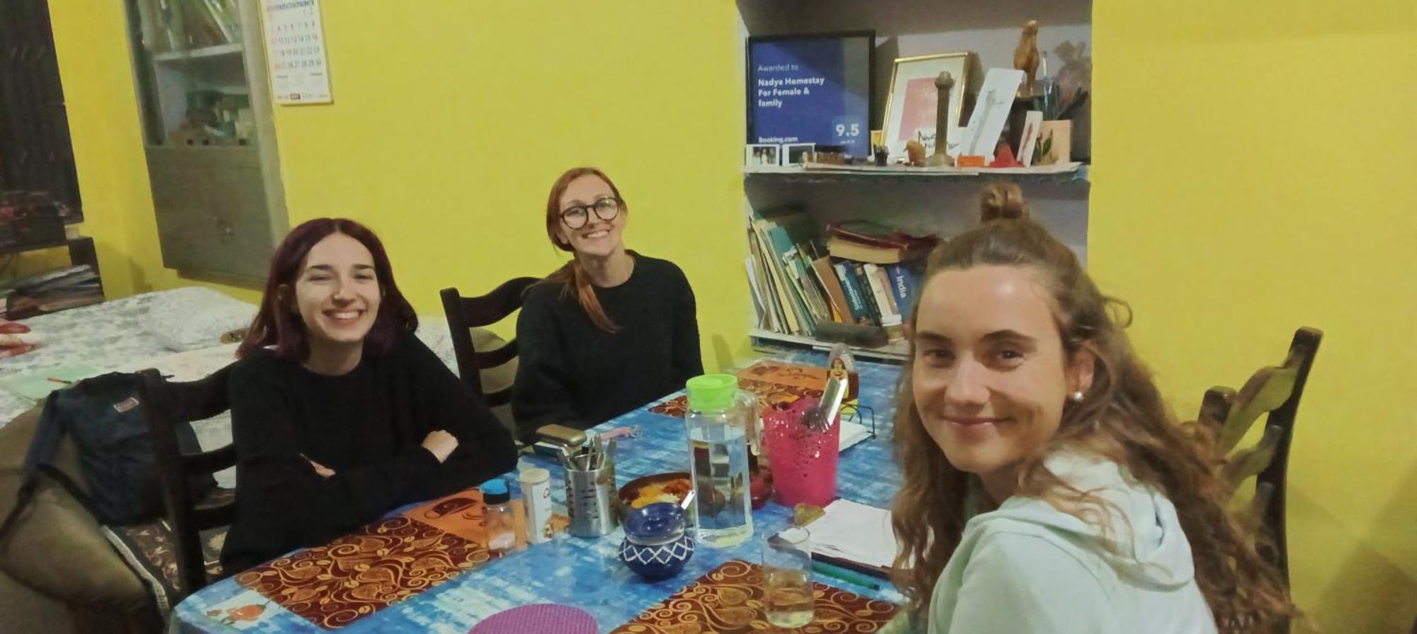 Nadya Homestay For Female & Family جايبور المظهر الخارجي الصورة