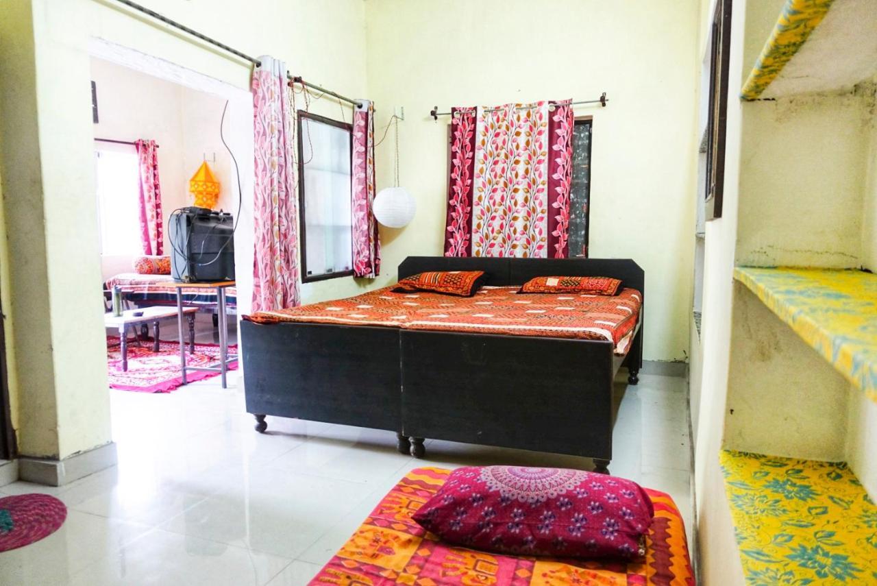 Nadya Homestay For Female & Family جايبور المظهر الخارجي الصورة
