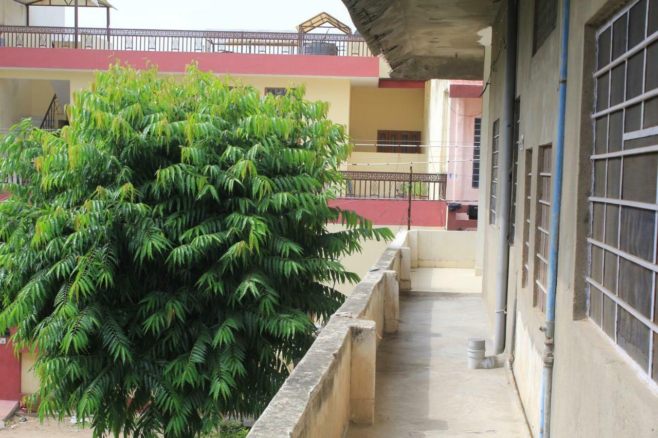 Nadya Homestay For Female & Family جايبور المظهر الخارجي الصورة
