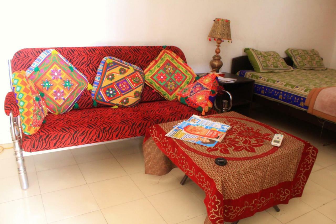 Nadya Homestay For Female & Family جايبور المظهر الخارجي الصورة