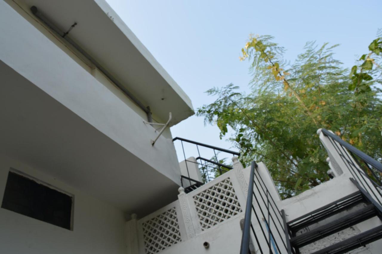 Nadya Homestay For Female & Family جايبور المظهر الخارجي الصورة