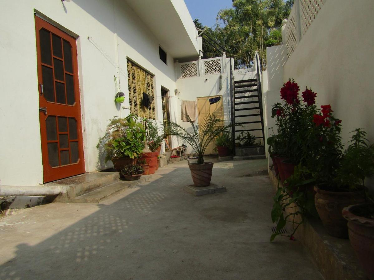 Nadya Homestay For Female & Family جايبور المظهر الخارجي الصورة