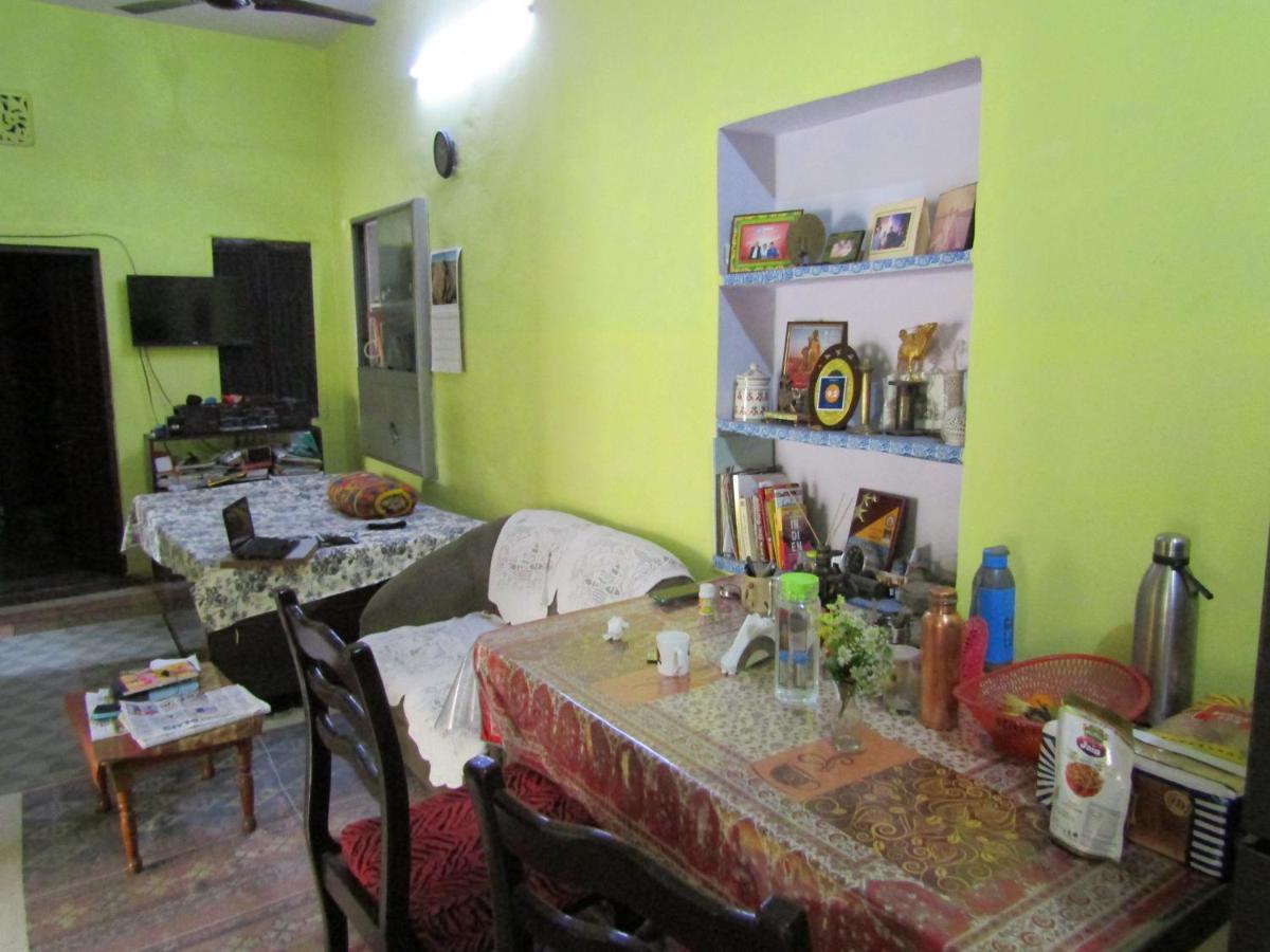 Nadya Homestay For Female & Family جايبور المظهر الخارجي الصورة